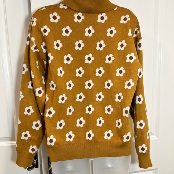 Polagram: Floral Mustard Pull Over Sweater with collar Size M - Picture 4 of 6